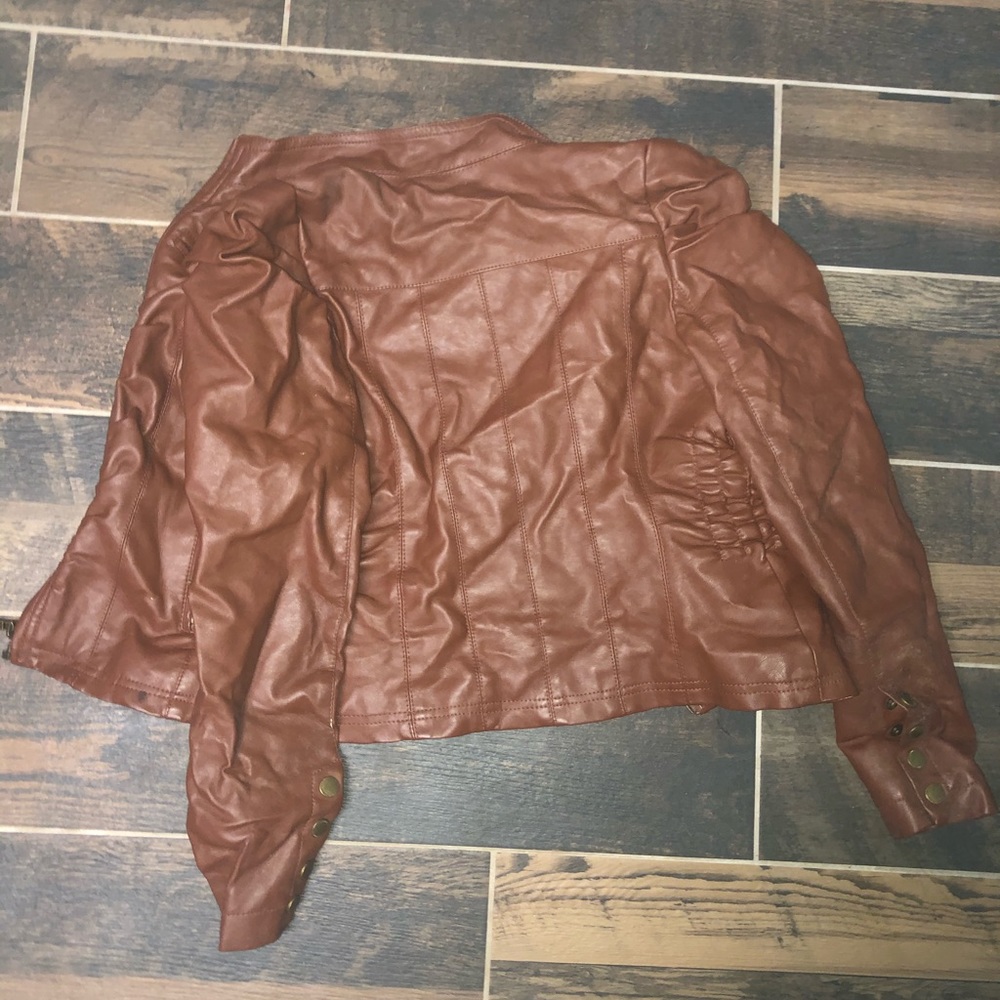 Cropped Leather Jacket - Picture 3 of 3